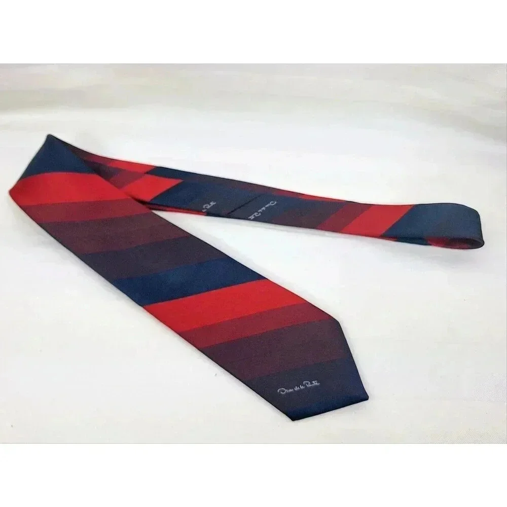 Oscar de la Renta Mens Tie Navy Blue Red Burgundy Diagonal Stripe Ombre Designer
